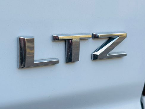 Used 2021 Chevrolet Silverado 2500 LTZ w/ LTZ Convenience Package AWD/4WD image 15