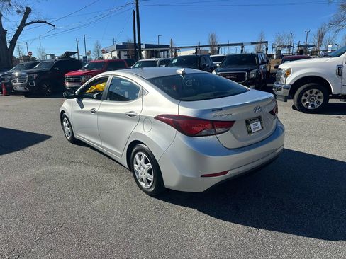 Used 2016 Hyundai Elantra SE image 6