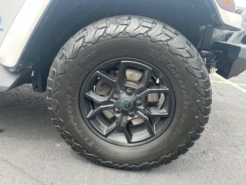 Used 2023 Jeep Wrangler Unlimited Sahara w/ Cold Weather Group AWD/4WD image 12