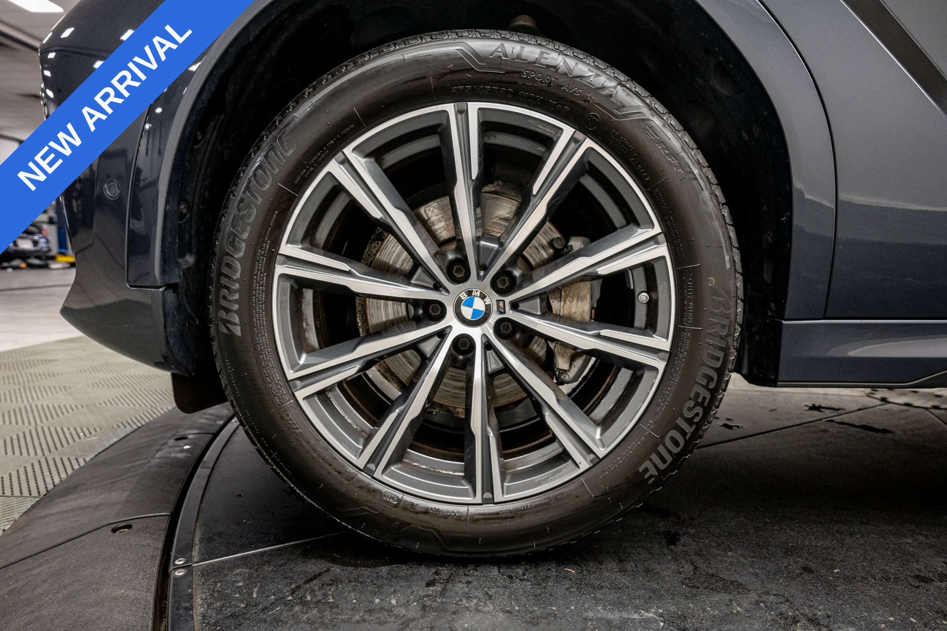 Used 2022 BMW X6 xDrive40i w/ M Sport Package AWD/4WD image 31