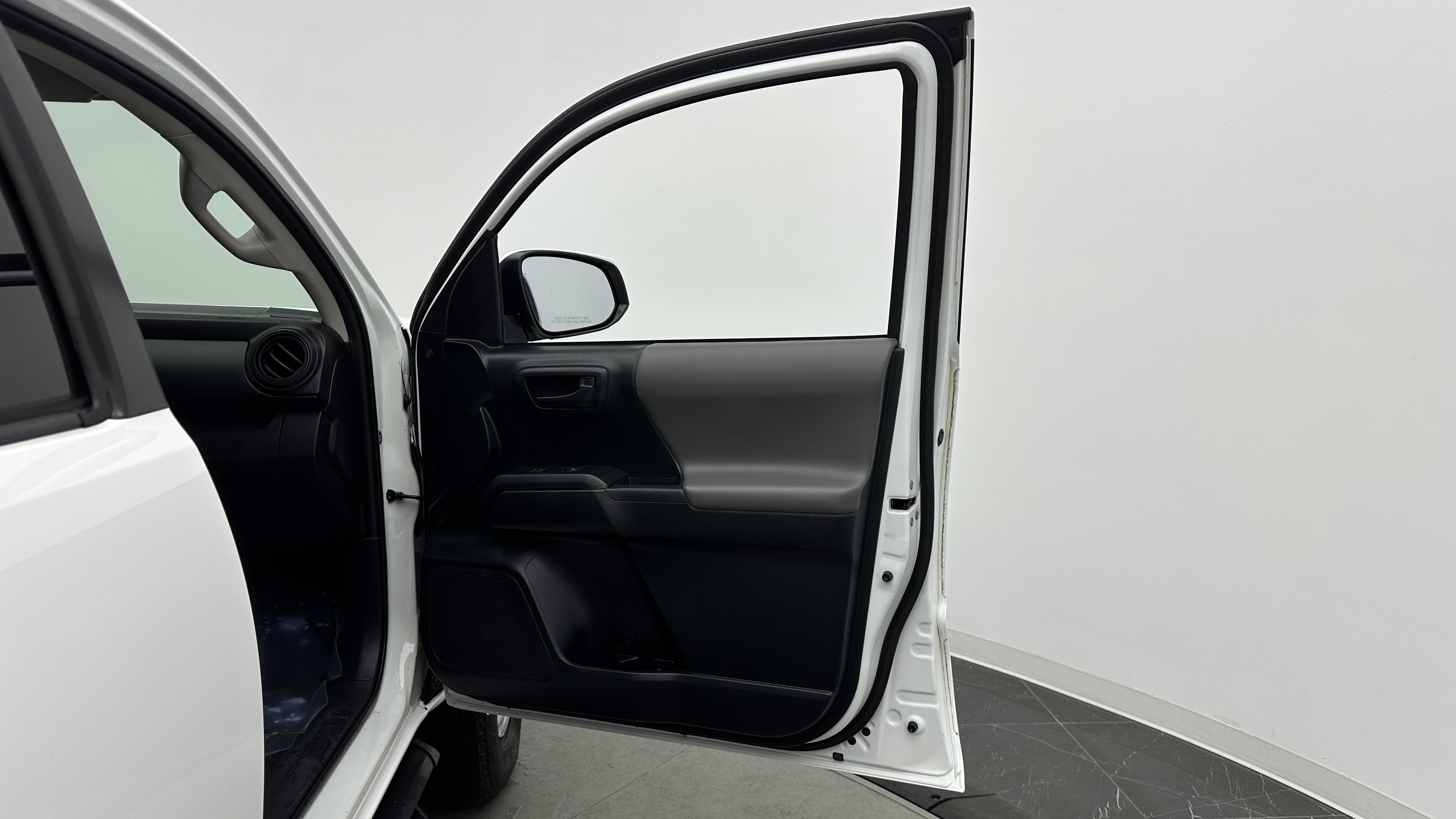 Used 2019 Toyota Tacoma SR w/ SR Convenience Package RWD image 32