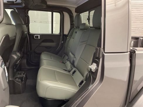 New 2025 Jeep Gladiator Mojave w/ Convenience Group image 16