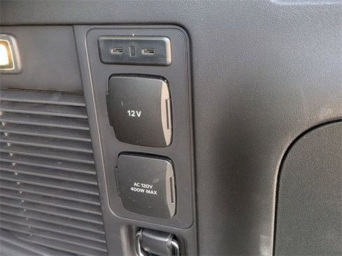 Used 2025 Lincoln Navigator Reserve image 33