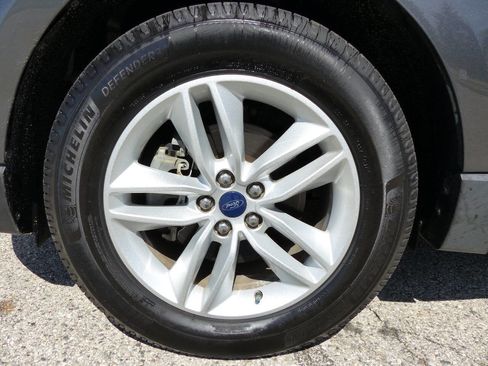 Used 2018 Ford Edge SEL w/ Equipment Group 201A FWD image 15