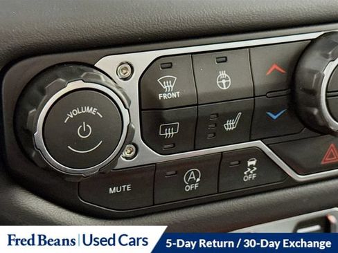 Used 2026 Jeep Wrangler Unlimited Sahara AWD/4WD image 26