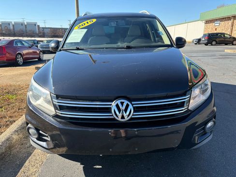 Used 2015 Volkswagen Tiguan SE image 2