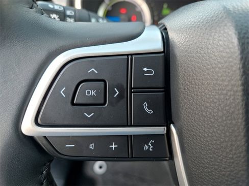 Used 2023 Toyota Highlander Bronze Edition image 15