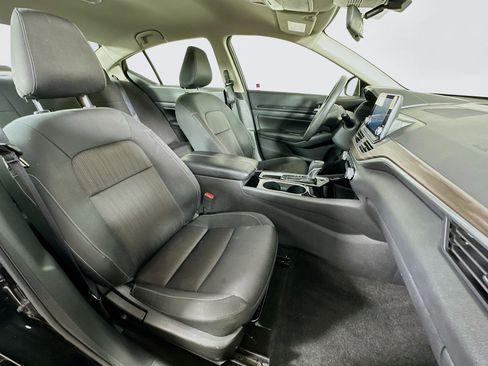 Used 2024 Nissan Altima 2.5 SV image 29