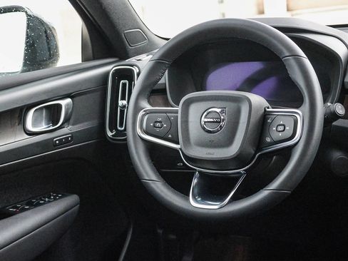 Used 2023 Volvo XC40 Recharge Plus image 27