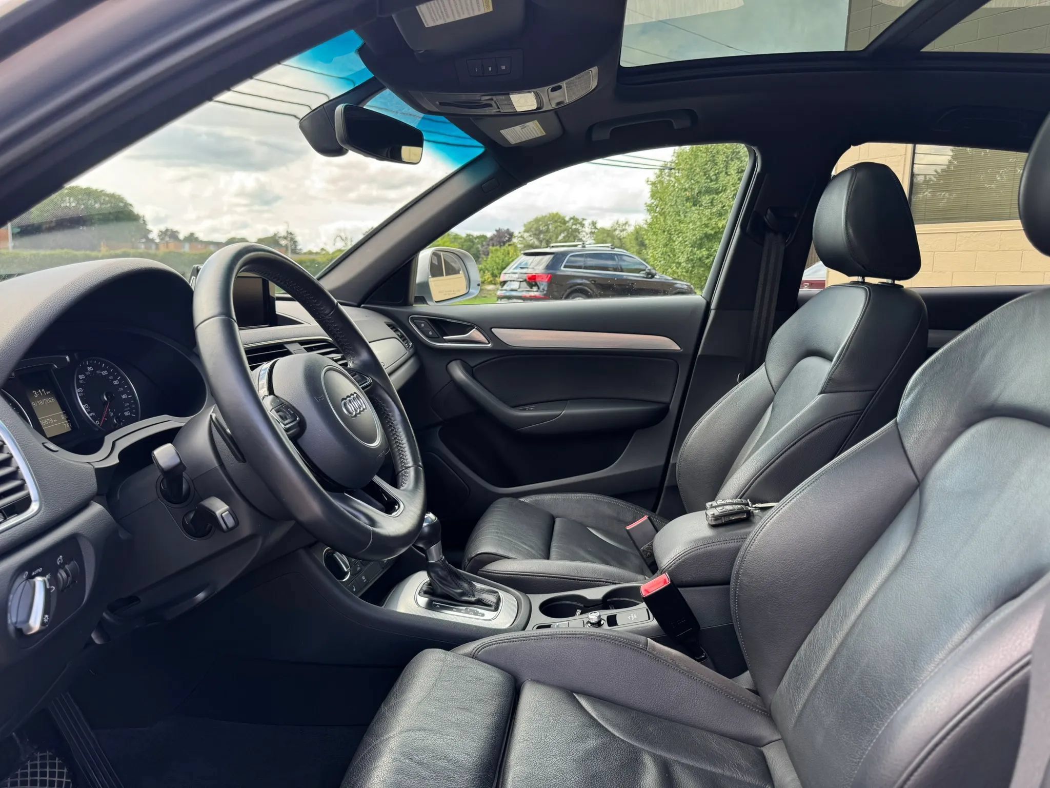 Used 2018 Audi Q3 2.0T Premium w/ Convenience Package AWD/4WD image 18