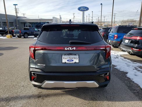 Used 2024 Kia Seltos EX image 6