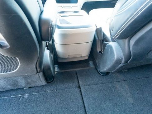 Used 2024 Chrysler Pacifica Touring-L FWD image 35