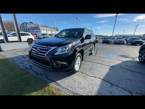 Used 2016 Lexus GX 460 image 3