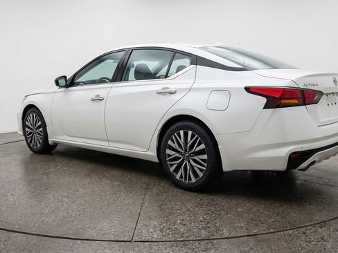 Used 2025 Nissan Altima 2.5 SV FWD image 6