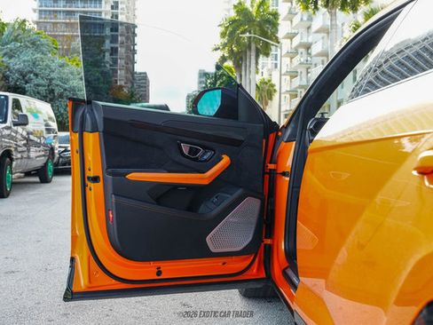 Used 2022 Lamborghini Urus image 22