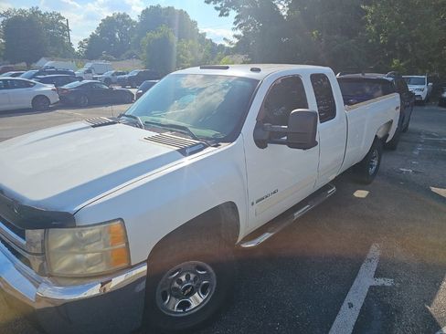 Used 2007 Chevrolet Silverado 2500 LT AWD/4WD image 10