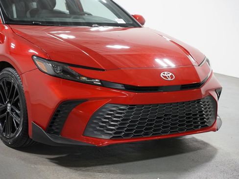 Used 2025 Toyota Camry SE FWD image 4
