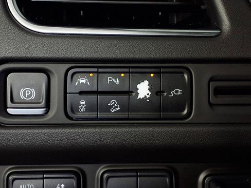 Used 2021 Chevrolet Tahoe Z71 w/ Z71 Signature Package image 19