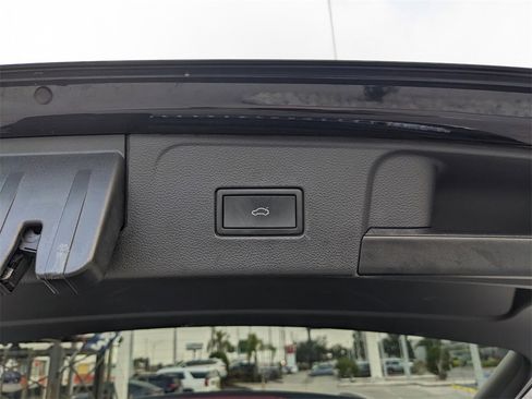 Certified 2023 Volkswagen Atlas SE w/ Panoramic Sunroof Package image 13