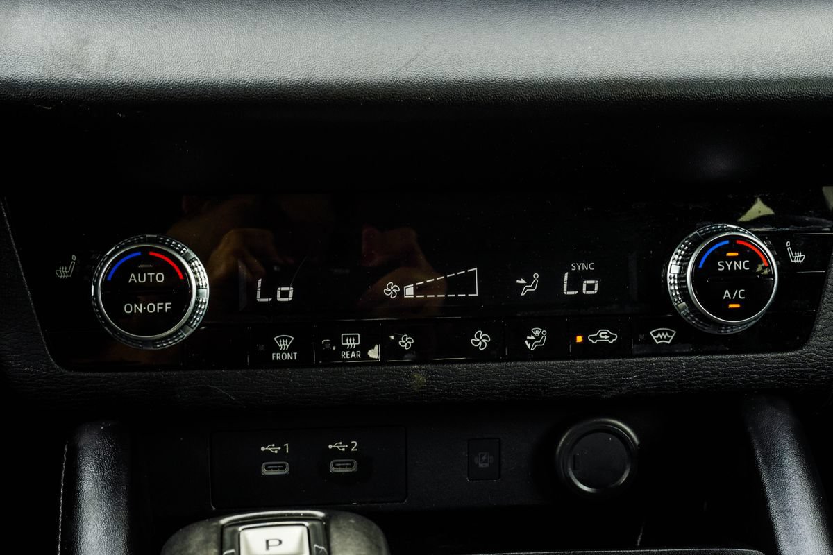 Used 2025 Mitsubishi Outlander SE AWD/4WD image 25