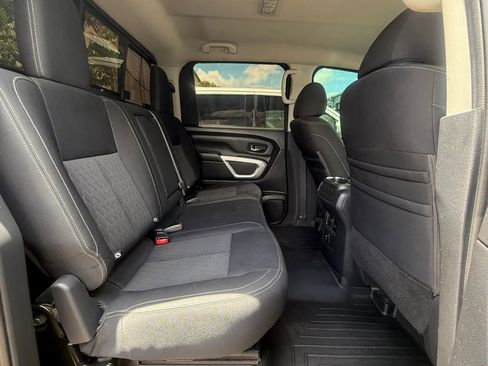 Used 2018 Nissan Titan SV w/ SV Convenience Package AWD/4WD image 17