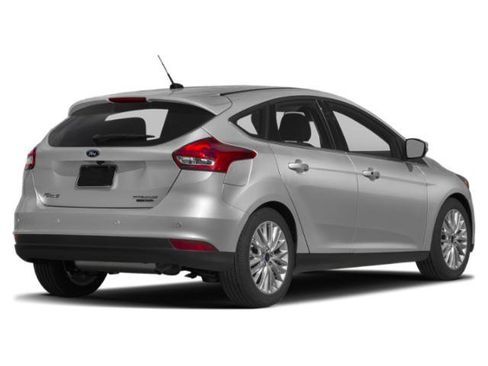 Used 2015 Ford Focus Titanium FWD image 2
