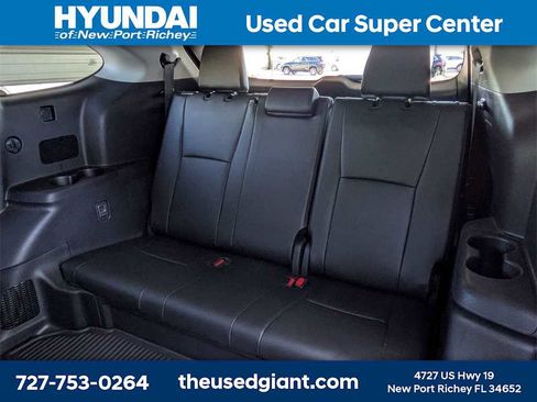 Used 2024 Toyota Highlander LE image 16