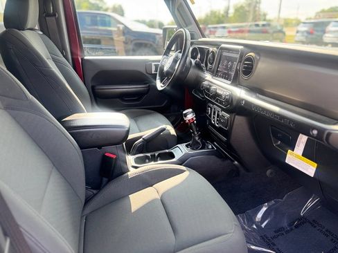 Used 2021 Jeep Wrangler Sport AWD/4WD image 11