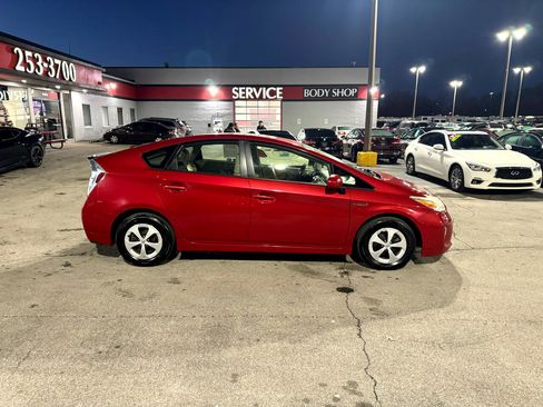 Used 2014 Toyota Prius Three image 2