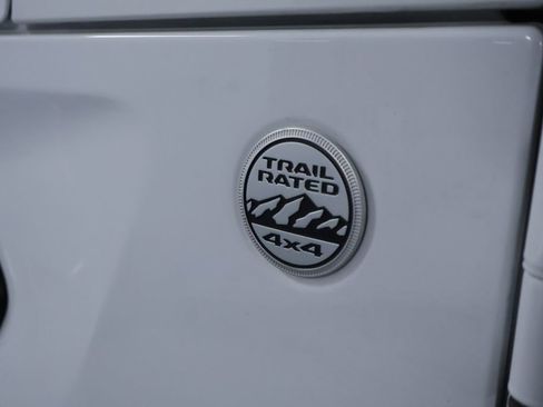 Used 2020 Jeep Gladiator Overland AWD/4WD image 9