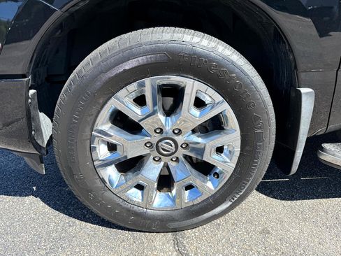 Used 2021 Nissan Titan SV w/ SV Convenience Package image 5