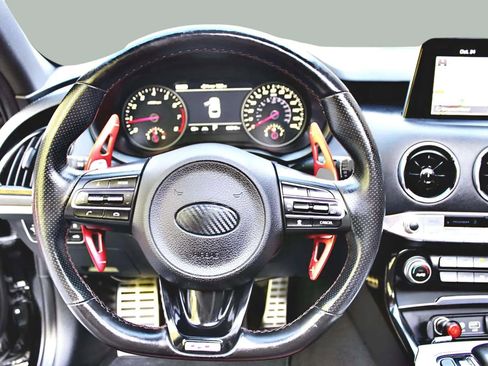 Used 2018 Kia Stinger GT2 image 15