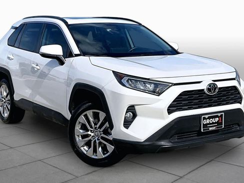 Used 2021 Toyota RAV4 XLE Premium FWD image 3
