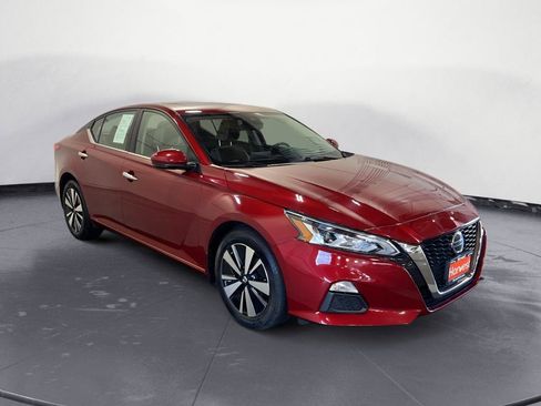 Used 2022 Nissan Altima 2.5 SV w/ SV Premium Package AWD/4WD image 3