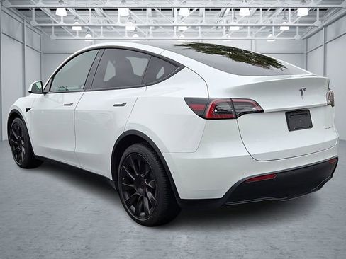 Used 2021 Tesla Model Y Long Range image 6