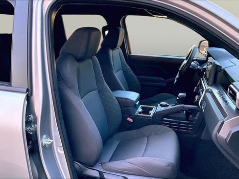 Certified 2025 Toyota Tacoma SR5 AWD/4WD image 8