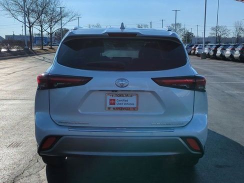 Certified 2025 Toyota Highlander Platinum image 6