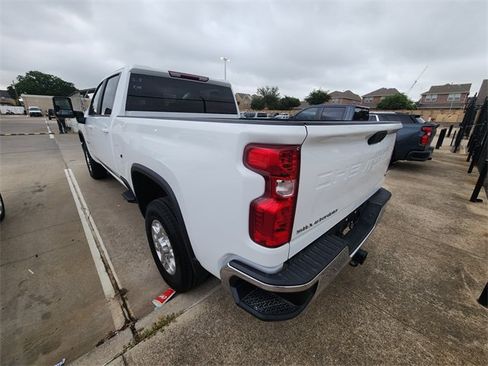 Used 2024 Chevrolet Silverado 2500 LT AWD/4WD image 4