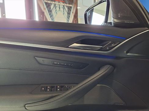 Used 2022 BMW 530i xDrive w/ Premium Package image 15