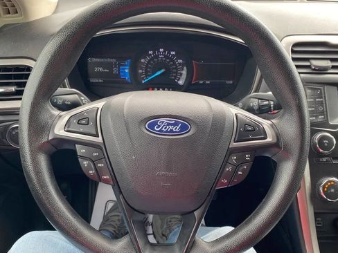 Used 2018 Ford Fusion SE FWD image 12