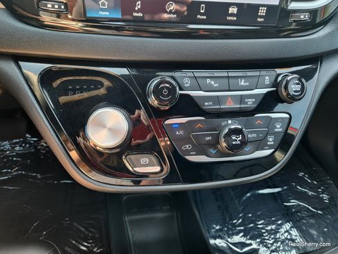Used 2025 Chrysler Pacifica Select FWD image 38