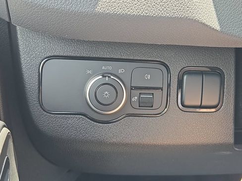 Used 2025 Mercedes-Benz Sprinter 2500 image 17