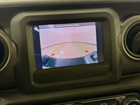 Used 2021 Jeep Gladiator Sport image 14