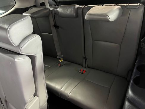 Used 2021 Toyota Highlander XLE image 18