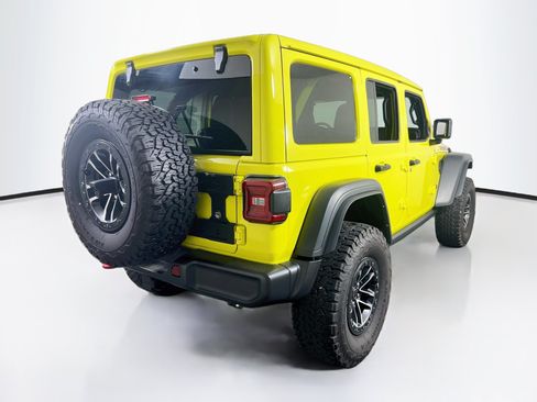 Used 2024 Jeep Wrangler Unlimited Rubicon w/ XTREMEE 35" Tire Package AWD/4WD image 5