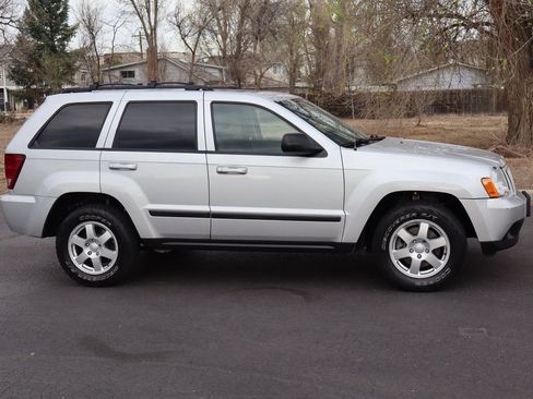 Used 2009 Jeep Grand Cherokee Laredo image 3
