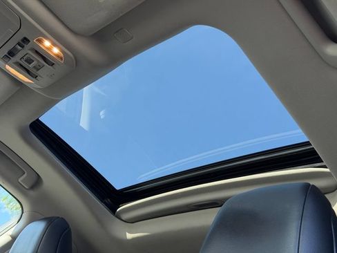 Used 2022 Toyota Highlander XLE FWD image 15