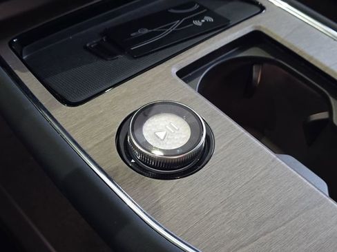 New 2025 Volvo EX90 Plus w/ Protection Package Premier image 19