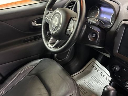 Used 2020 Jeep Renegade Altitude FWD image 23