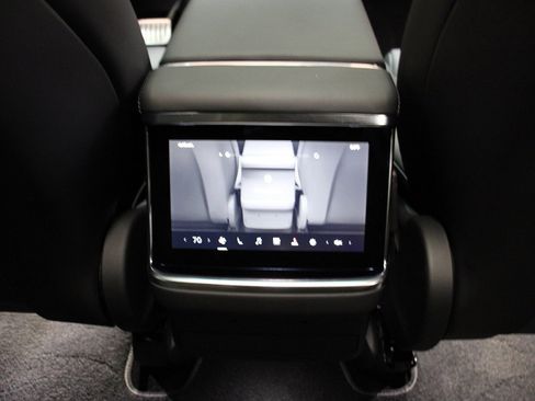 Used 2023 Tesla Model X image 39